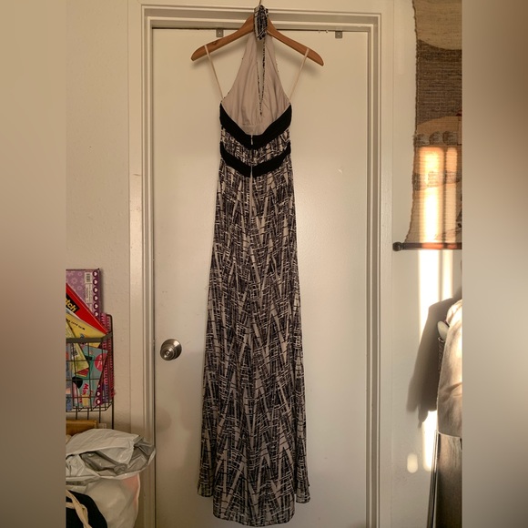 BCBG MAX AZRIA Silk Woven Gown in
Vapor Comb - Picture 7 of 10